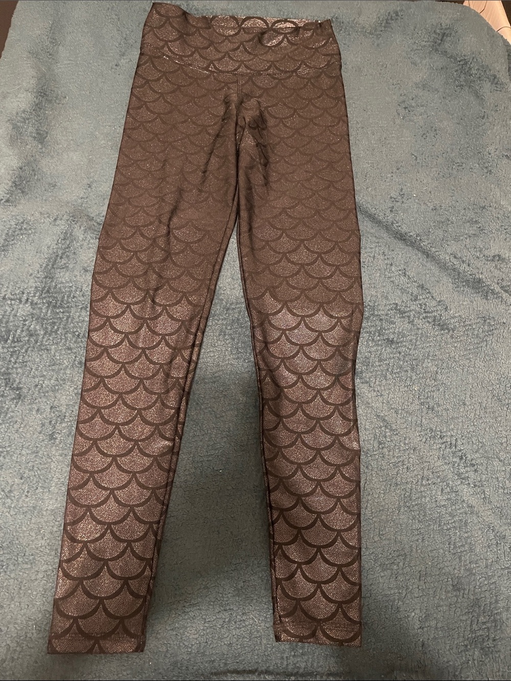Metallic Mermaid Scale Leggings - Black